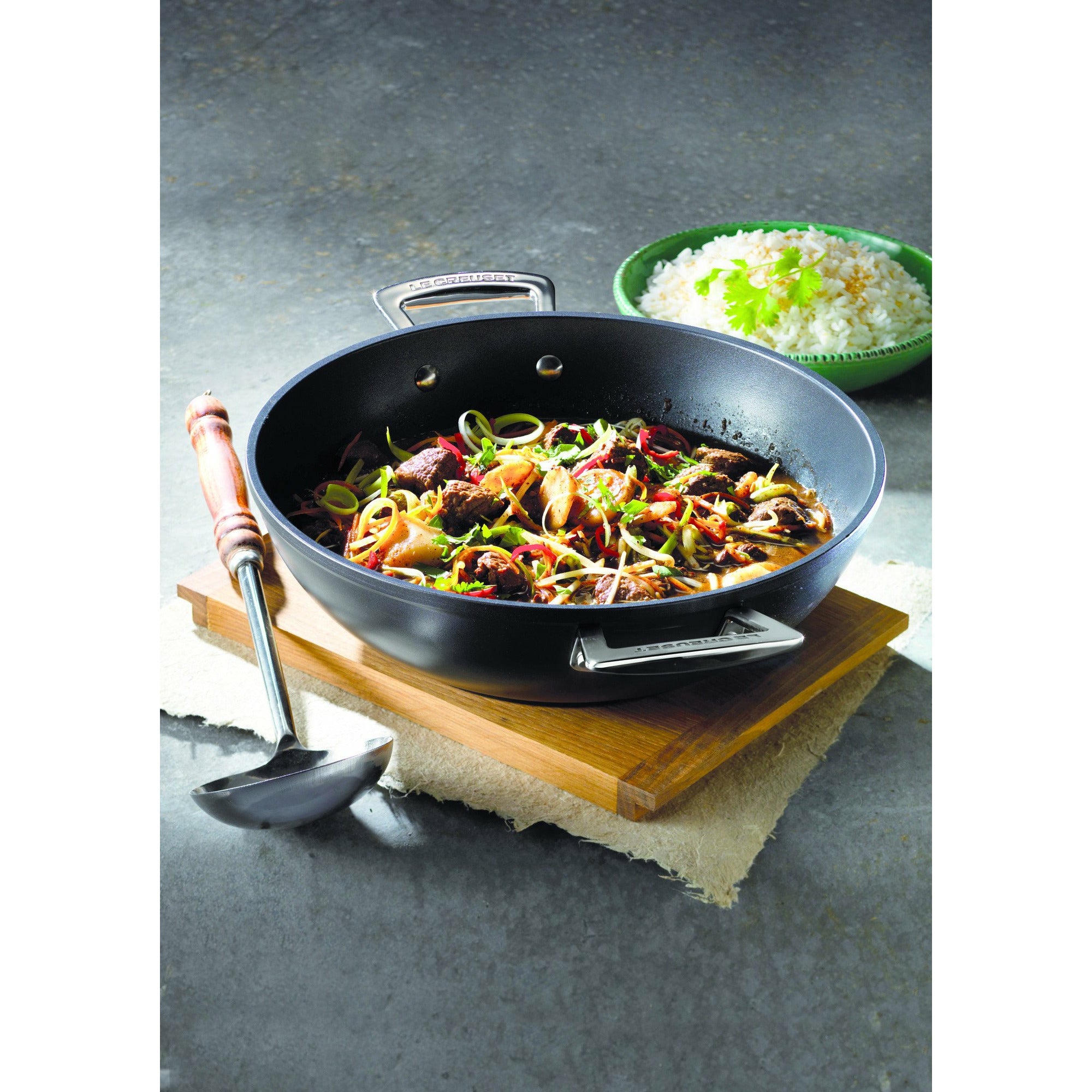 LE CREUSET - Toughened Non-Stick aluminium wok 32cm